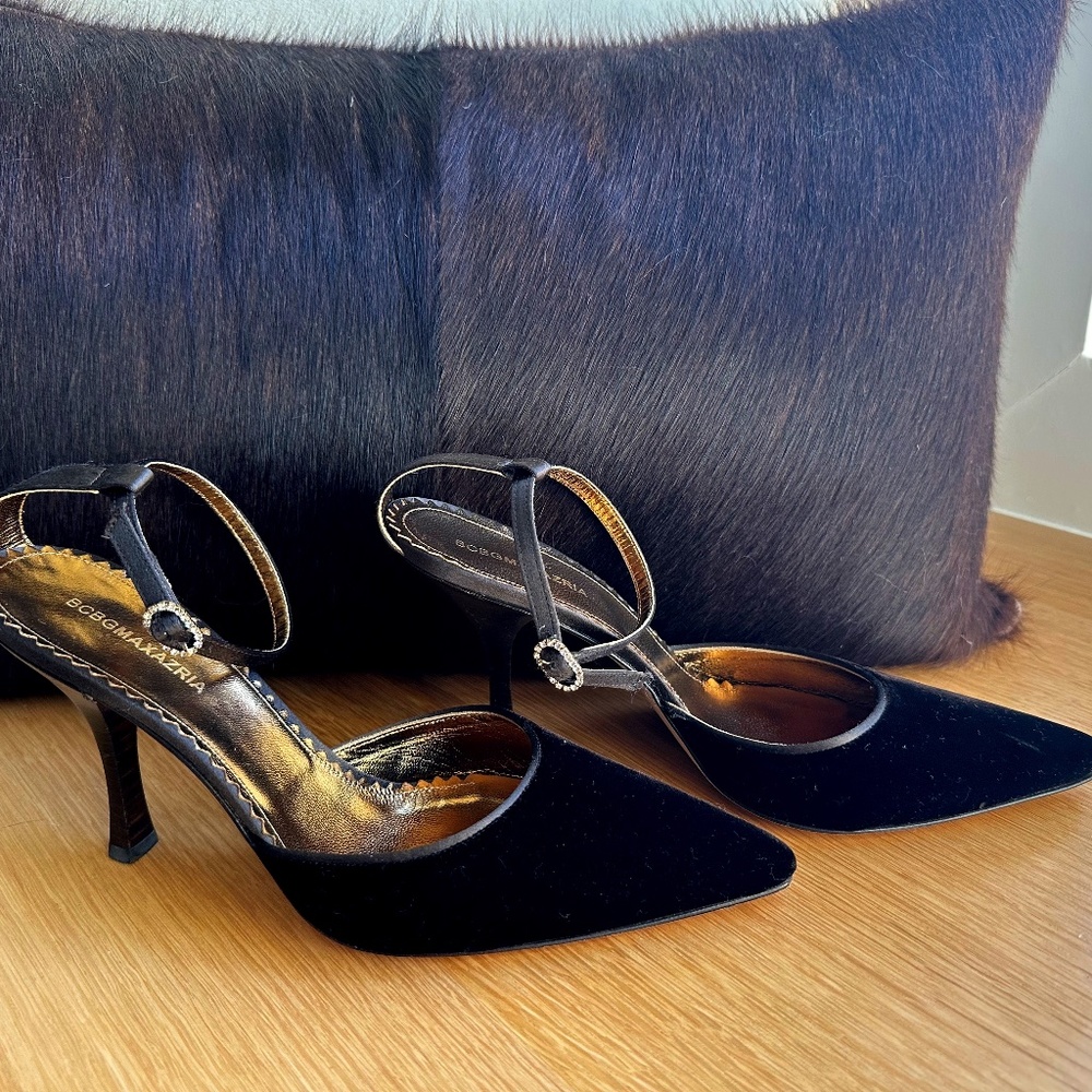 BCBC Maxazria  chocolate brown velvet shoes with jewel buckles